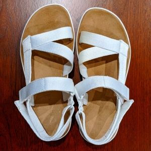 Brand new! Everlane ReNew sport sandal